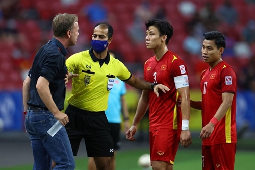Trọng tài trận bán kết lượt đi AFF Cup giữa Việt Nam-Thái Lan có đáng trách?